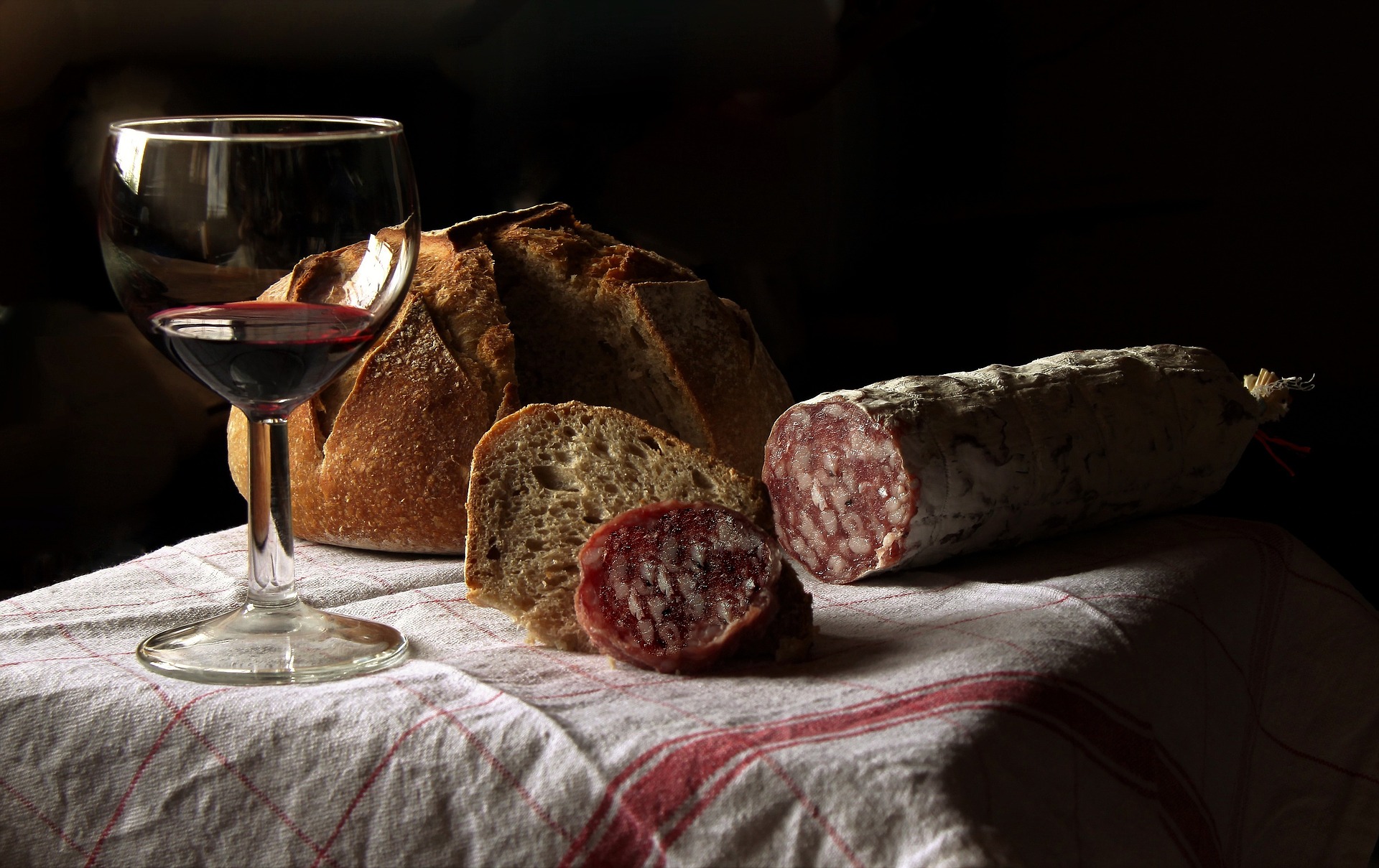 vin et charcuterie